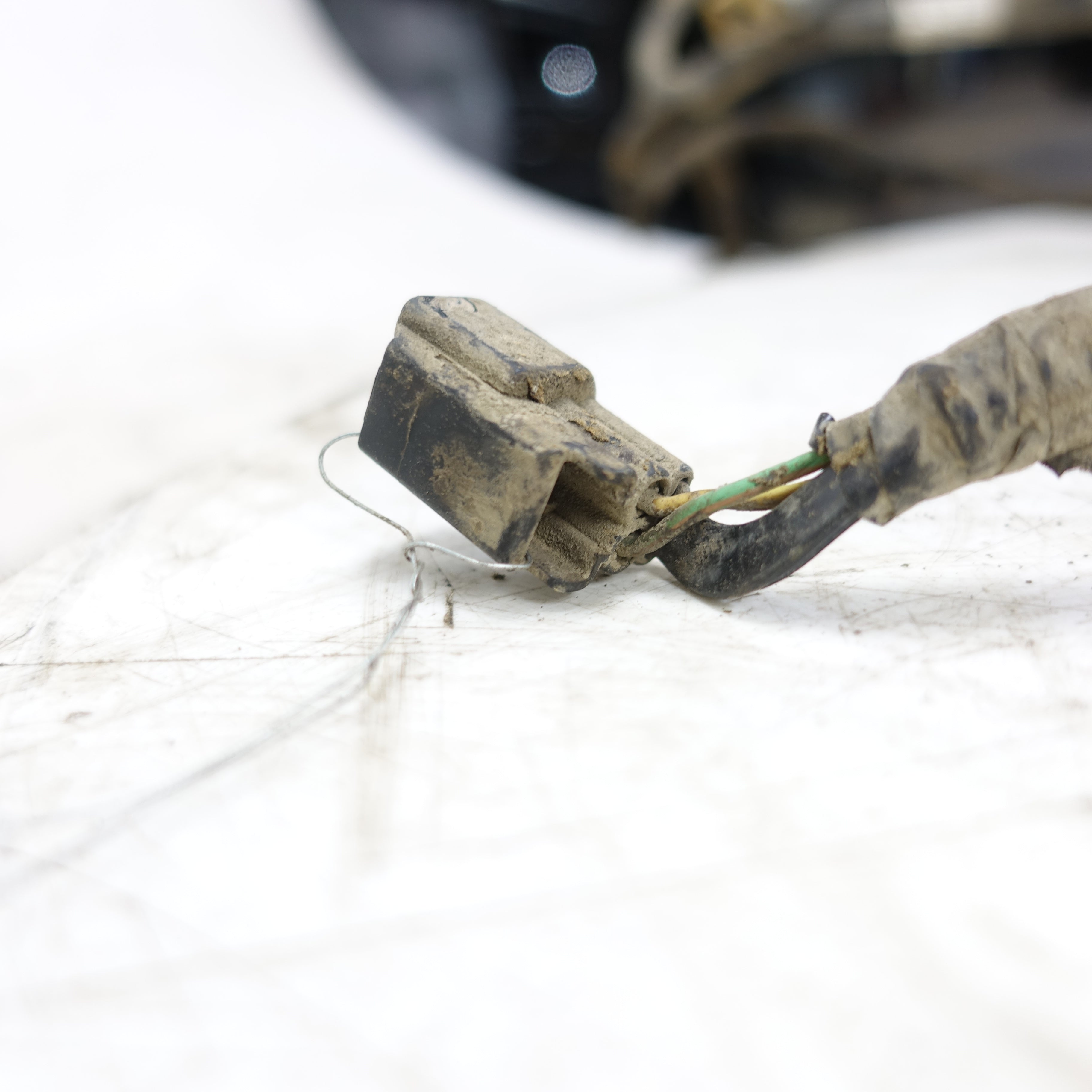 Damage 2009 Ford F550 6.8L V10 Engine Wire Harness