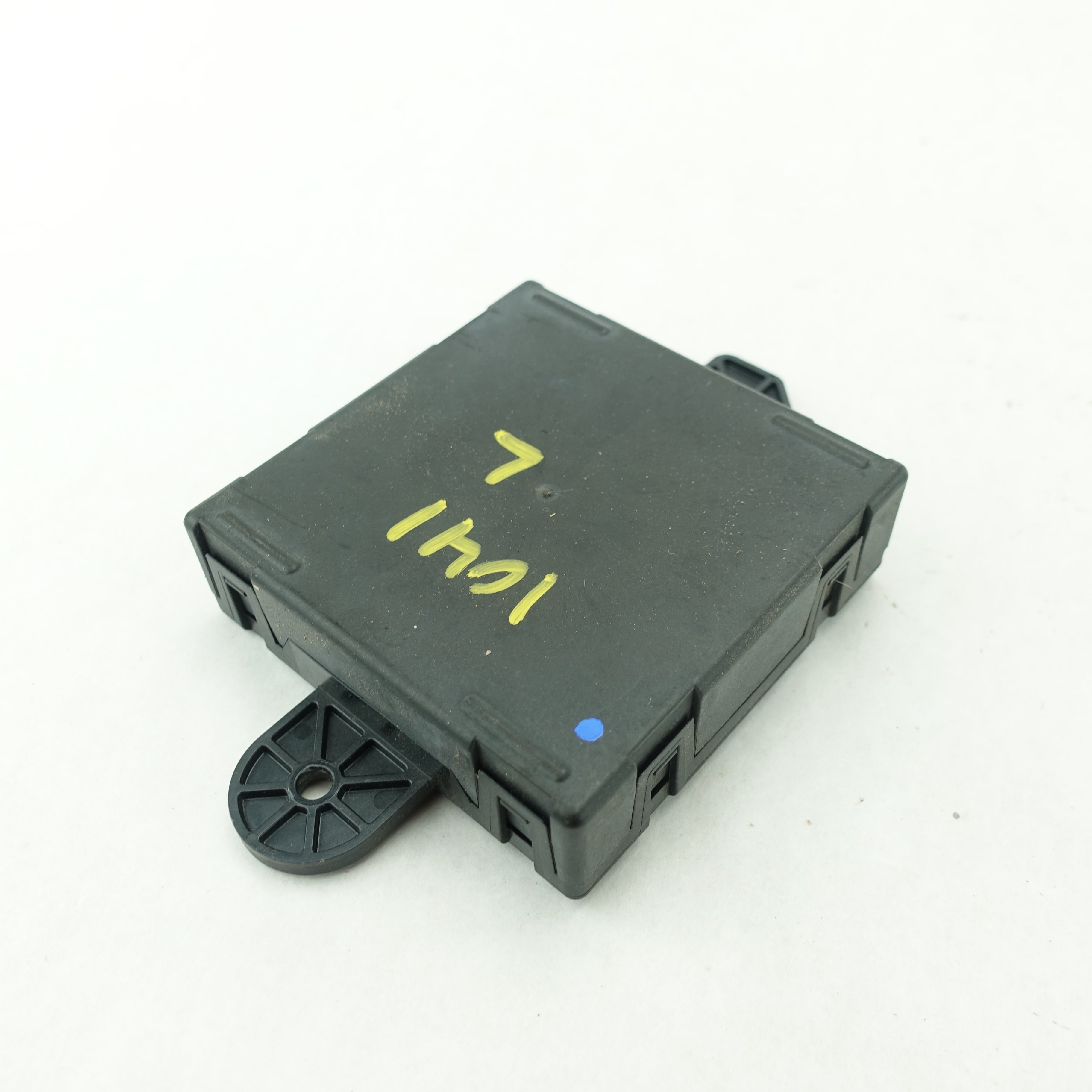 2011 2012 2013 2014 Town & Country Driver Left Front Door Hub Module Control