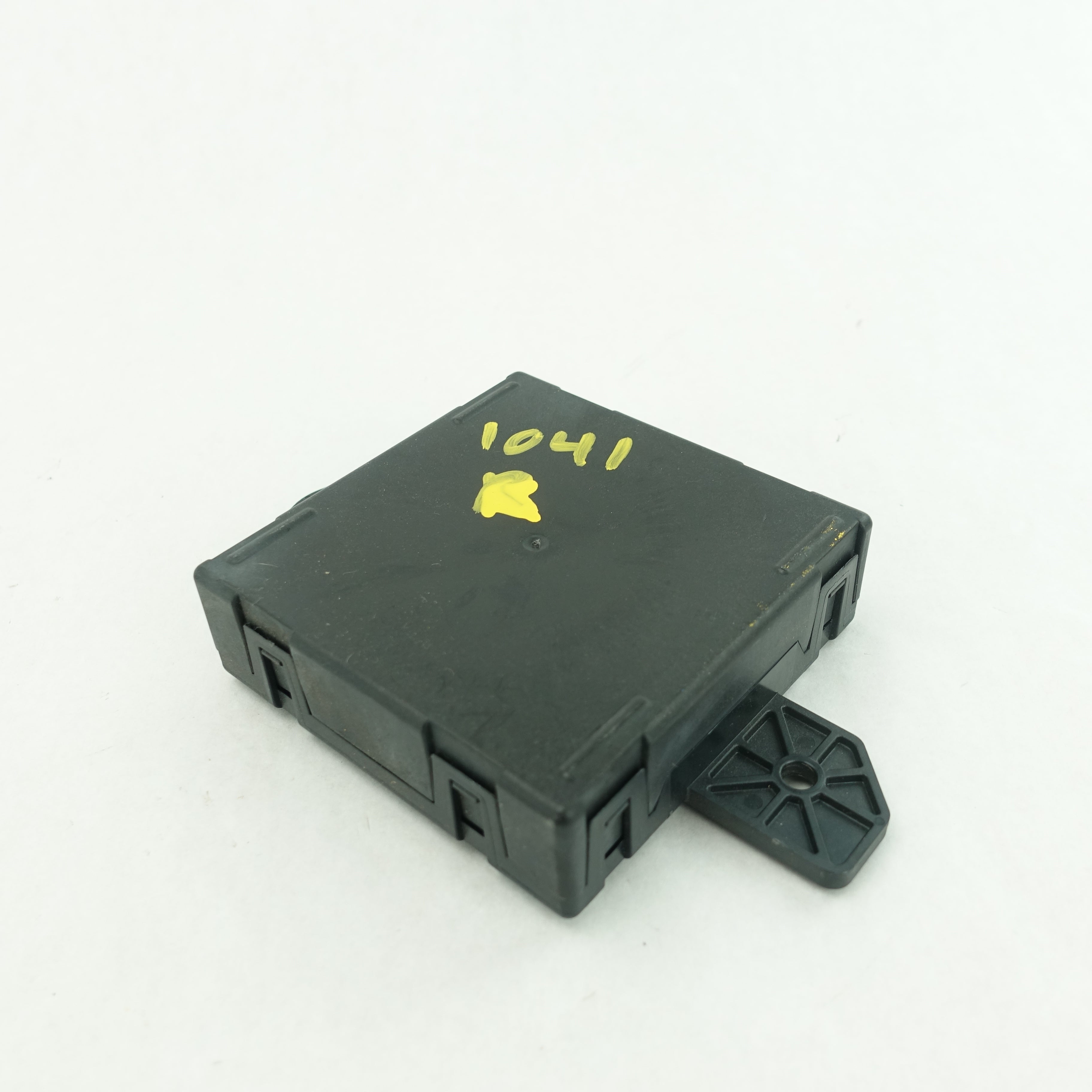 2011 2012 2013 2014 Town & Country Passenger Right Front Door Hub Module Control