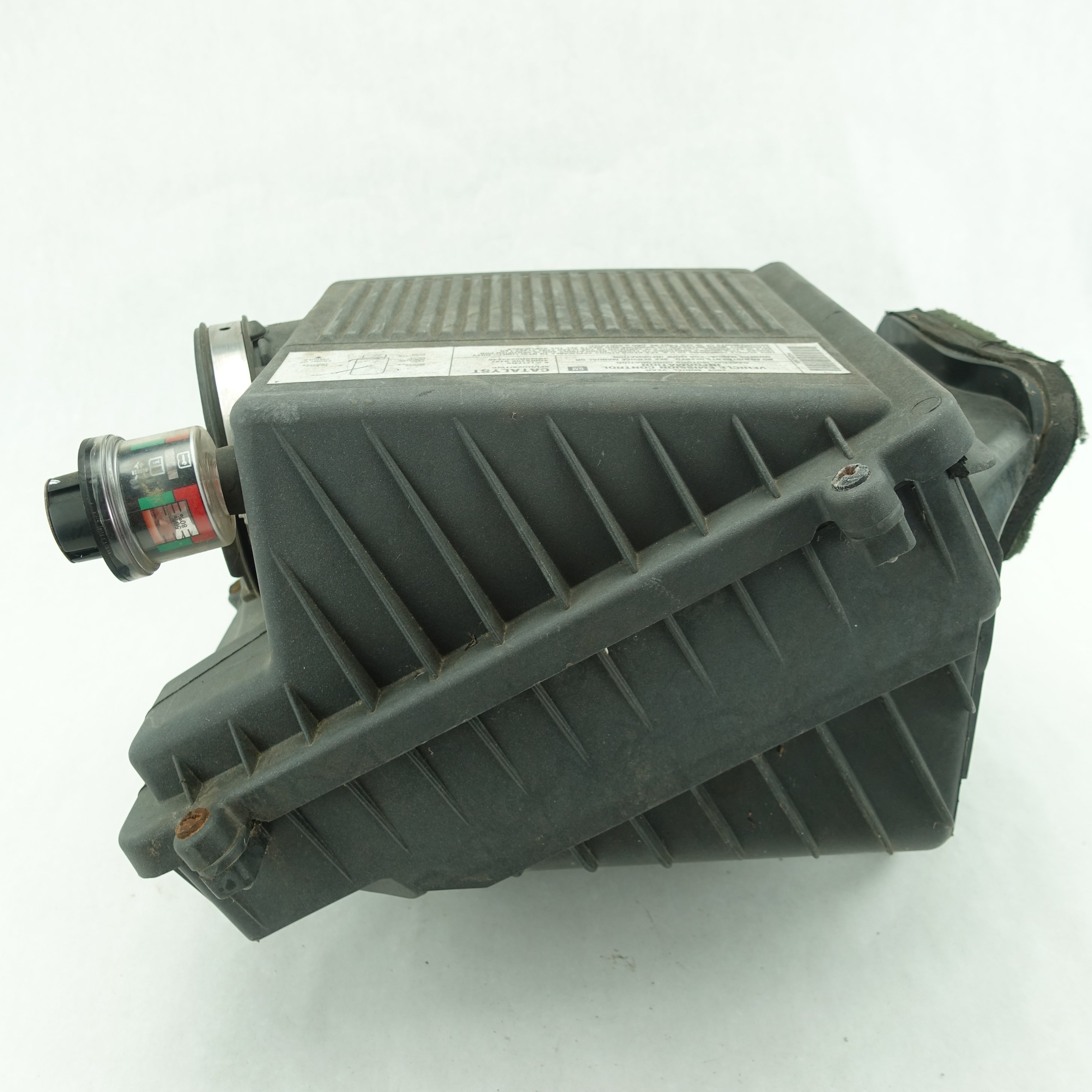 2002 2003 2004 2005 2006 2007 2008 Cadillac Escalade Air Cleaner Filter Box