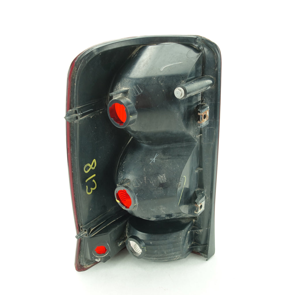 2003 2004 2005 Cadillac Escalade Passenger Right Rear Taillight Tail Light Lamp