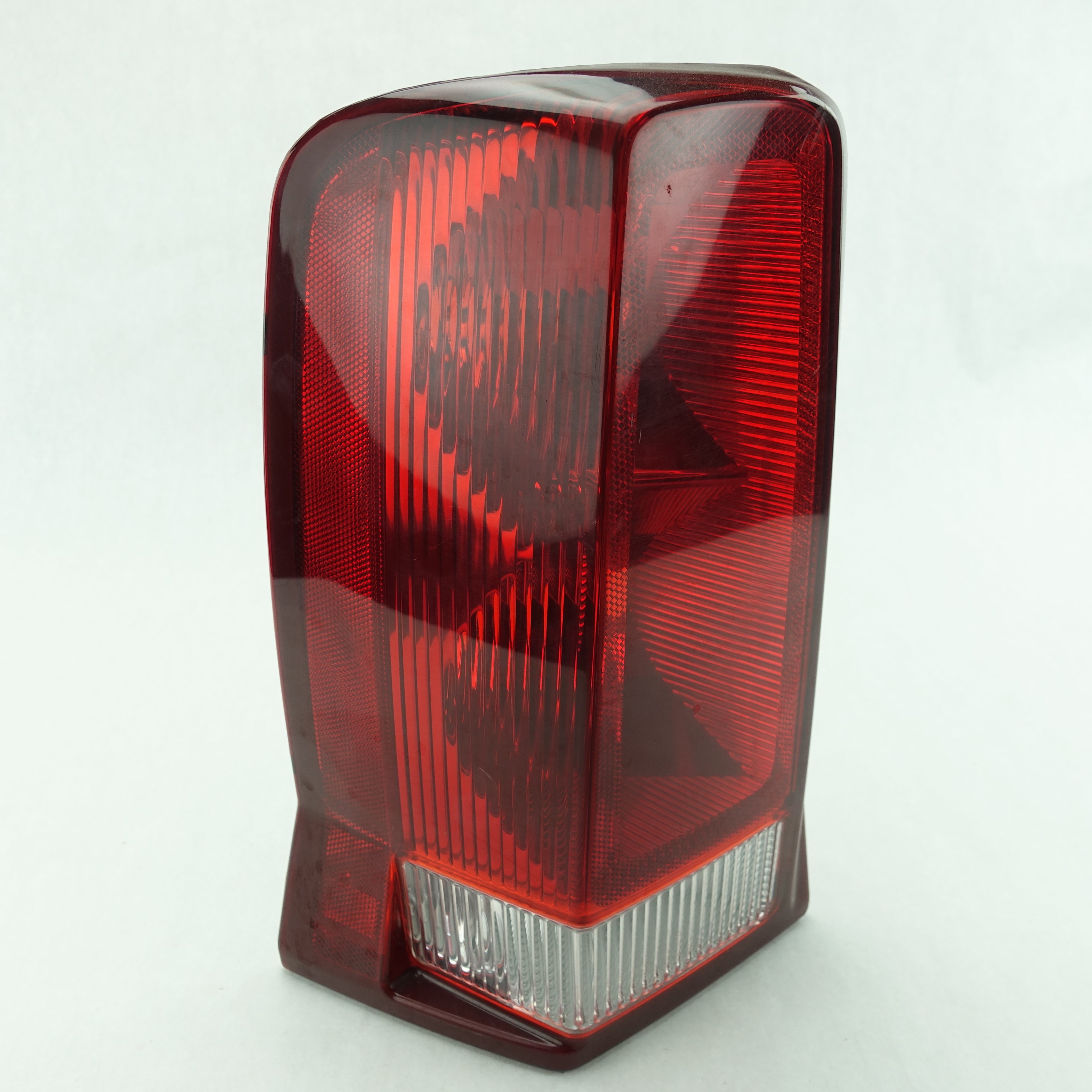 2003 2004 2005 2006 Cadillac Escalade Driver Left Rear Taillight Tail Light Lamp