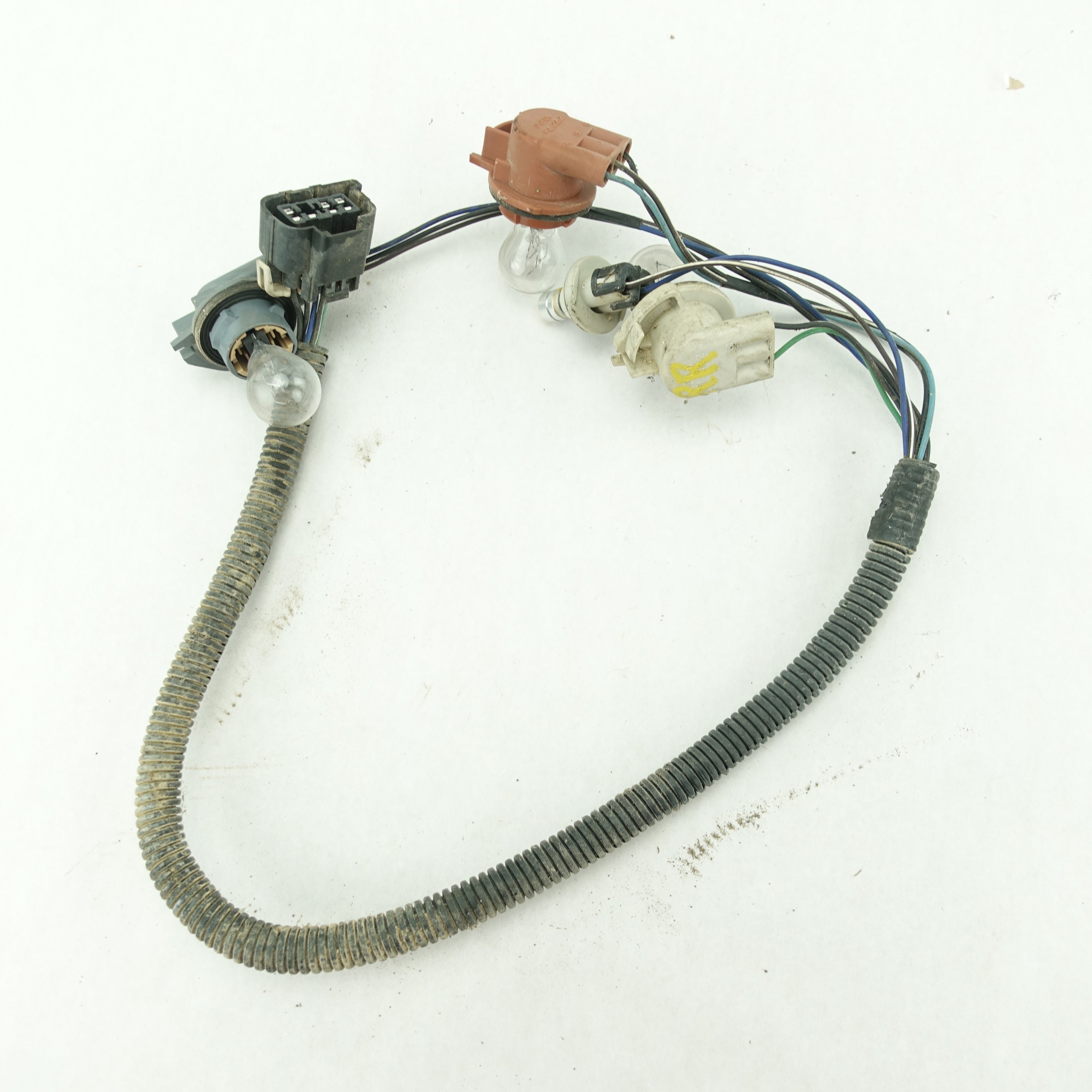 2003 2004 2005 2006Cadillac Escalade Right Rear Taillight Tail Lamp Wire Harness