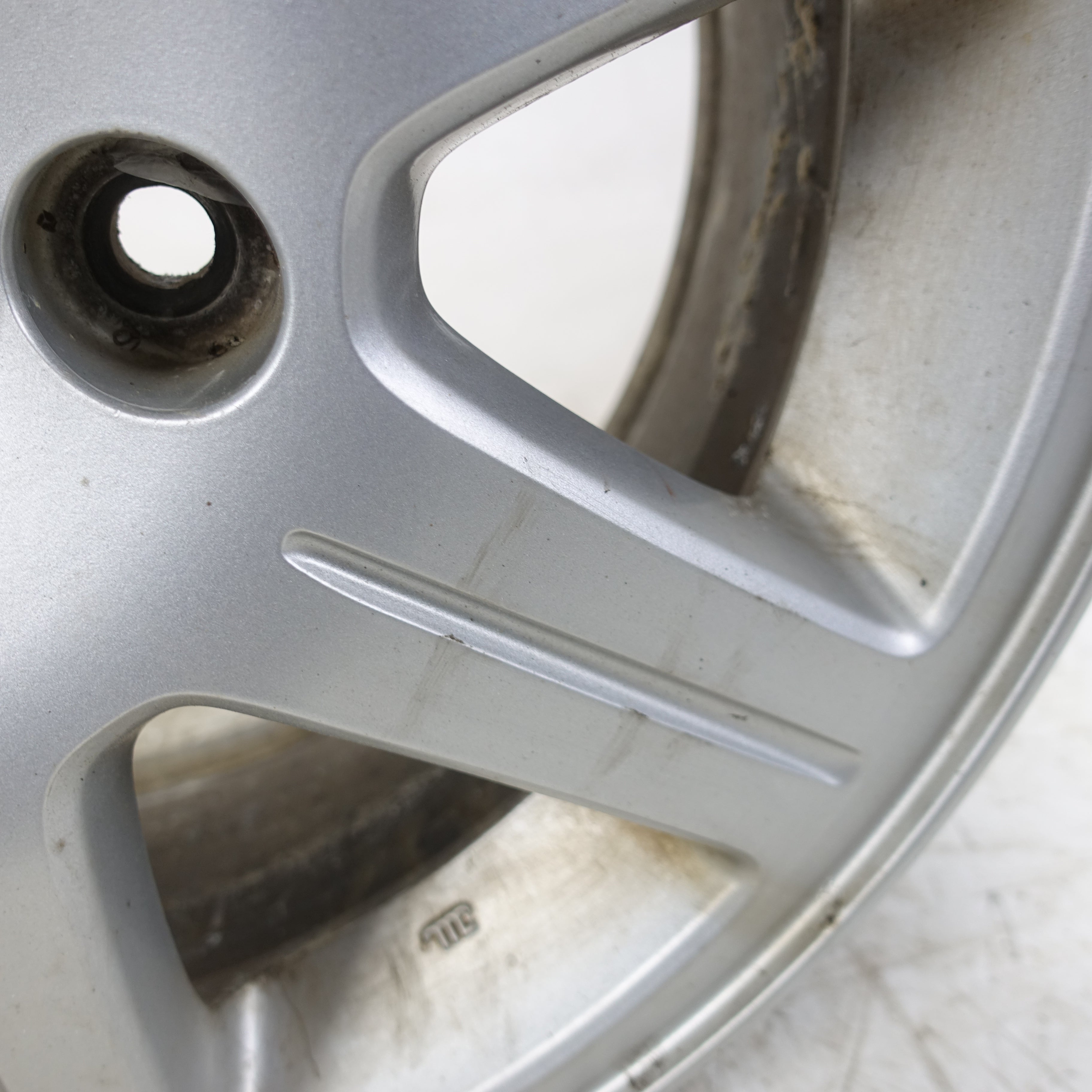 2011 2012 Chrysler Town & Country 16 Inch Aluminum Alloy Wheel Rim Ring