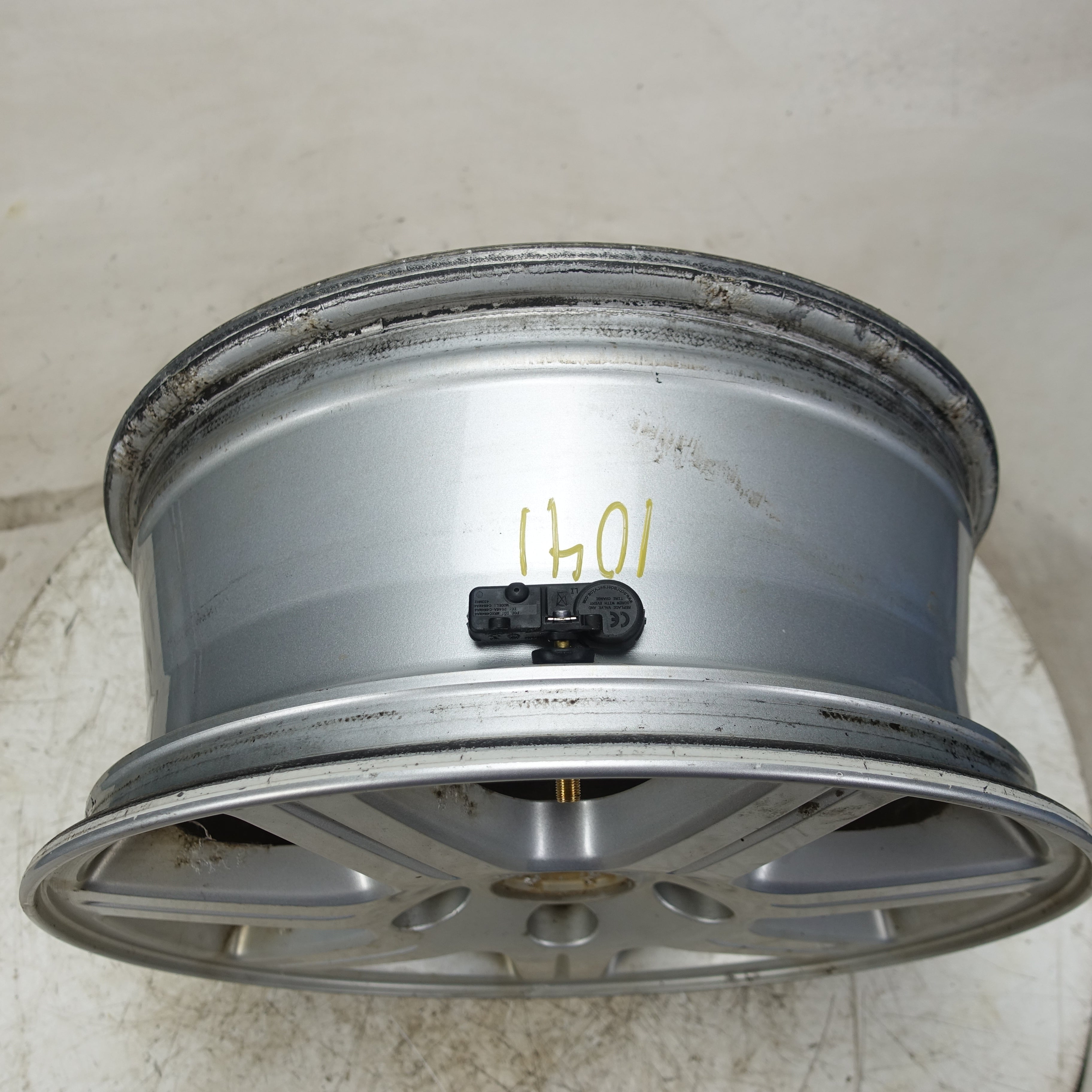 2011 2012 Chrysler Town & Country 16 Inch Aluminum Alloy Wheel Rim Ring