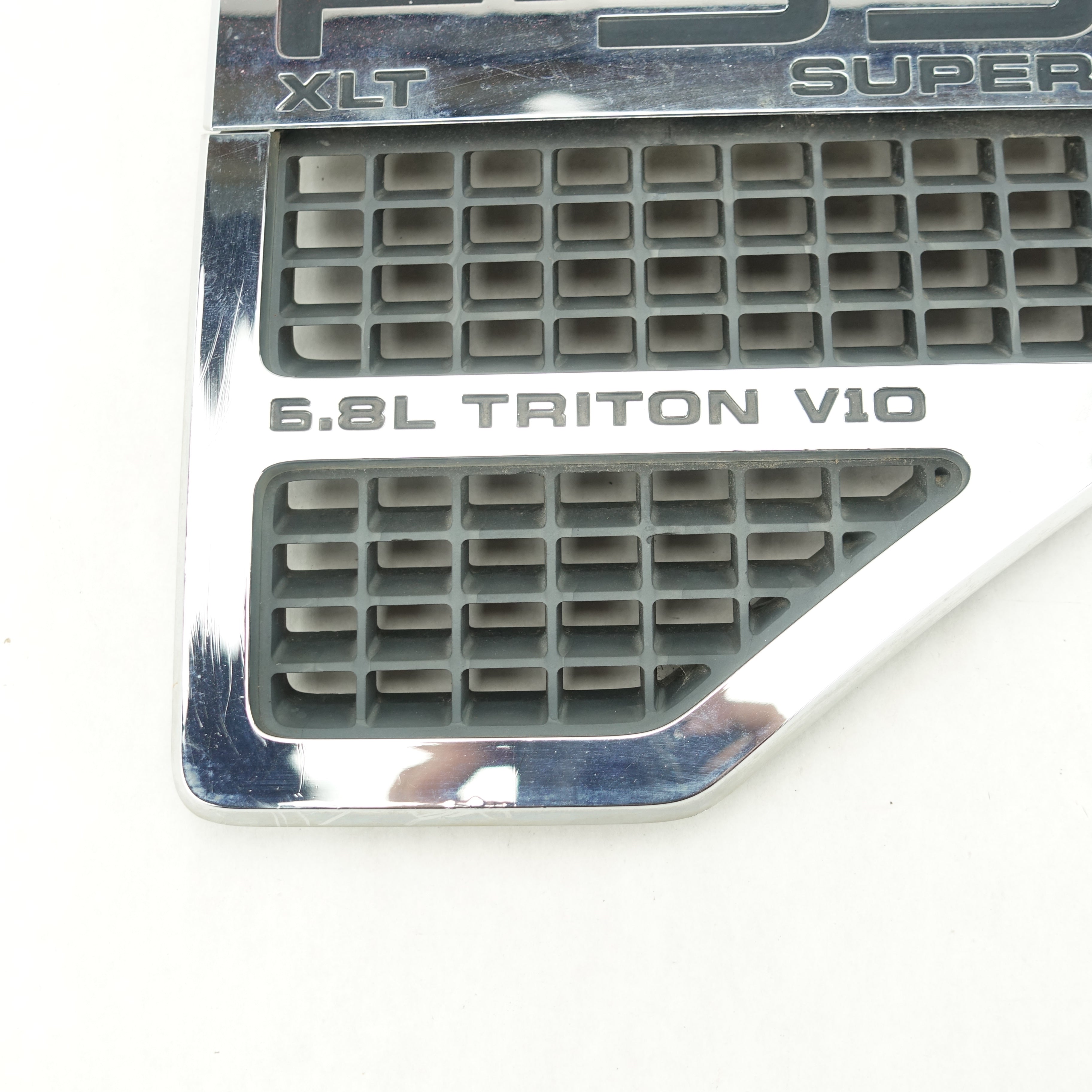 Read 2008 2009 2010 Ford F550 XLT 6.8L Passenger Right Fender Vent Emblem Logo