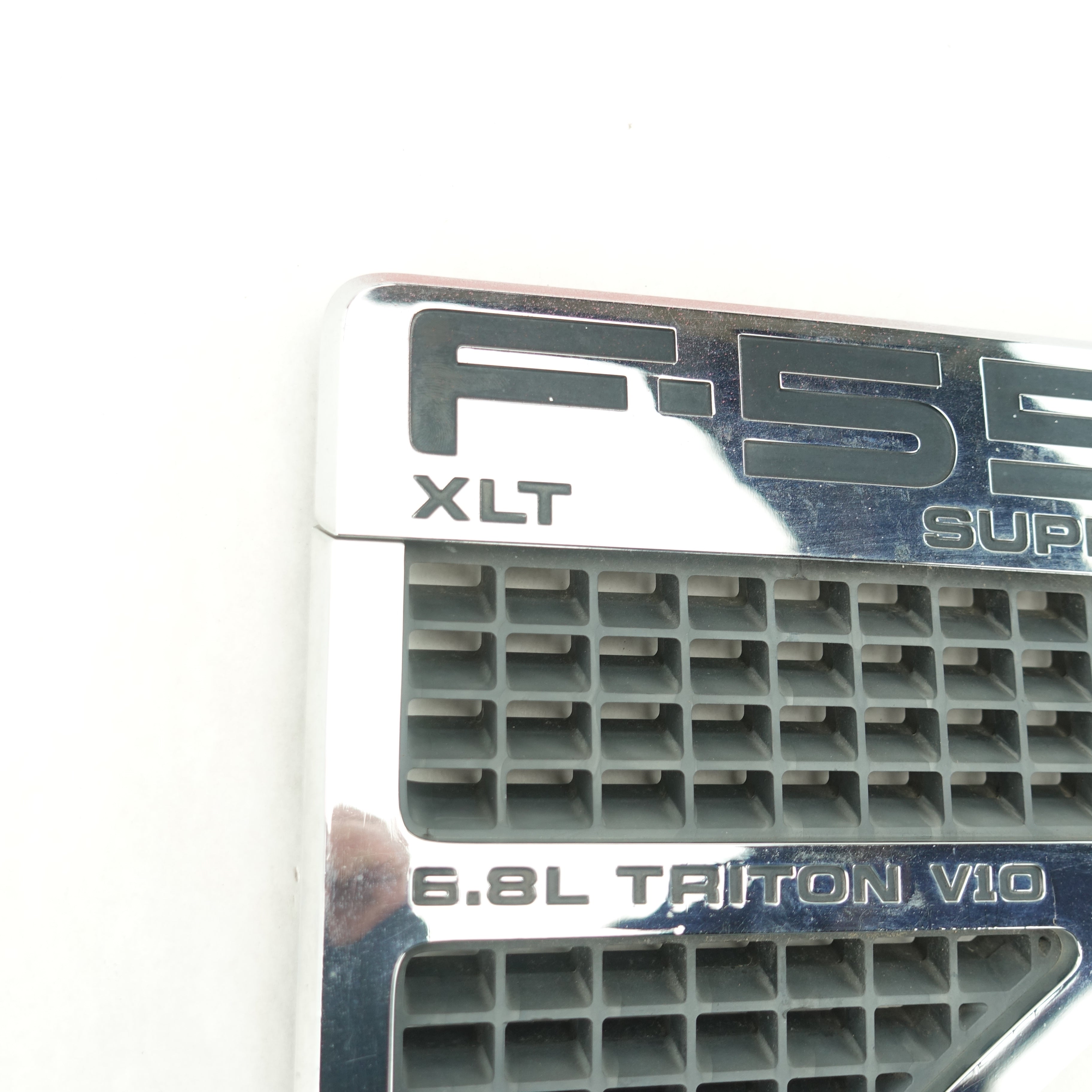 Read 2008 2009 2010 Ford F550 XLT 6.8L Passenger Right Fender Vent Emblem Logo