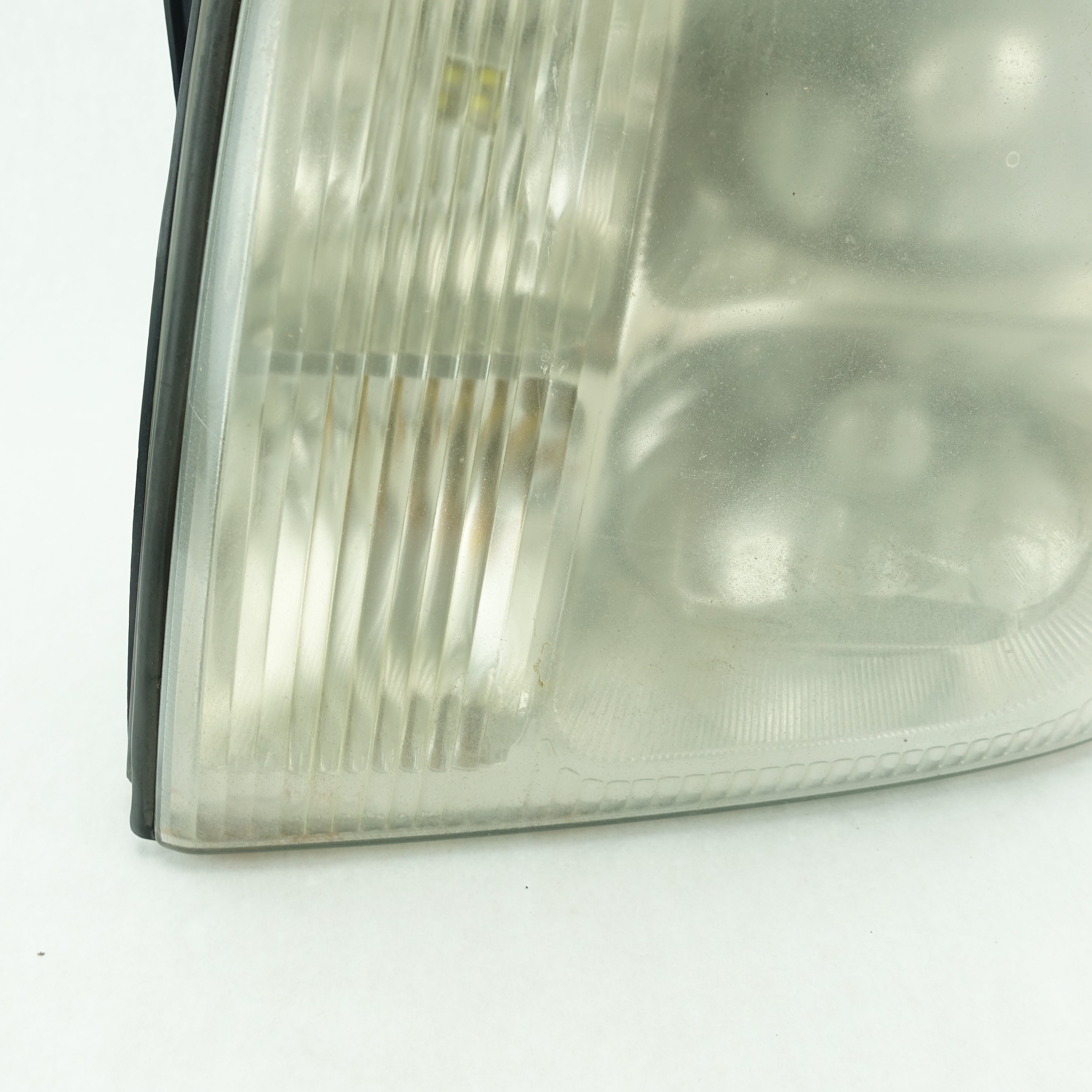 2003 2004 Cadillac Escalade Headlight Head Light Lamp HID Driver Left (Foggy)