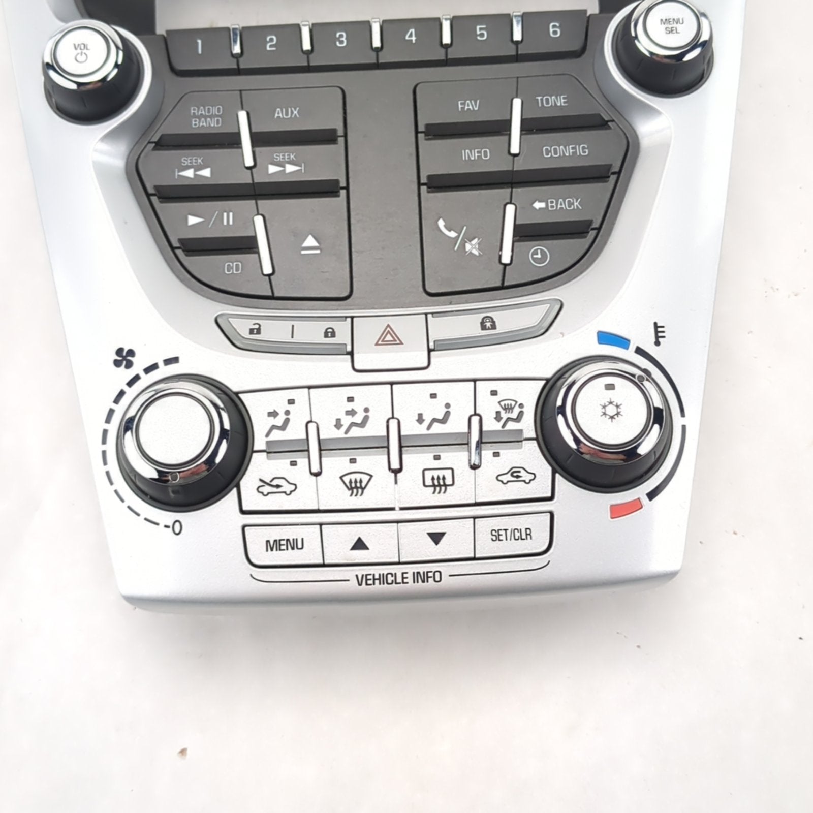 2010 2011 Chevrolet Equinox Radio Climate Control Panel Center Console HVAC
